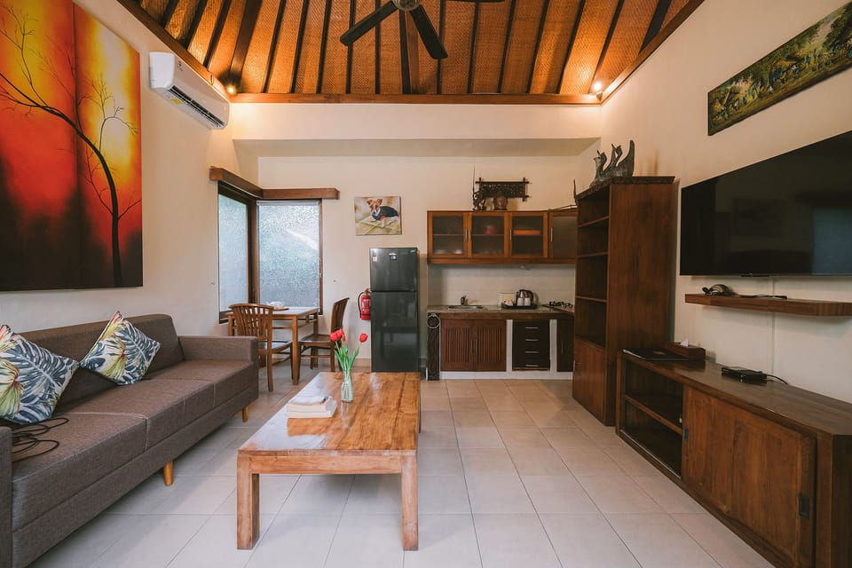 1 Bedroom Suite Villa | Private kitchen | Coffee/tea maker, electric kettle, toaster