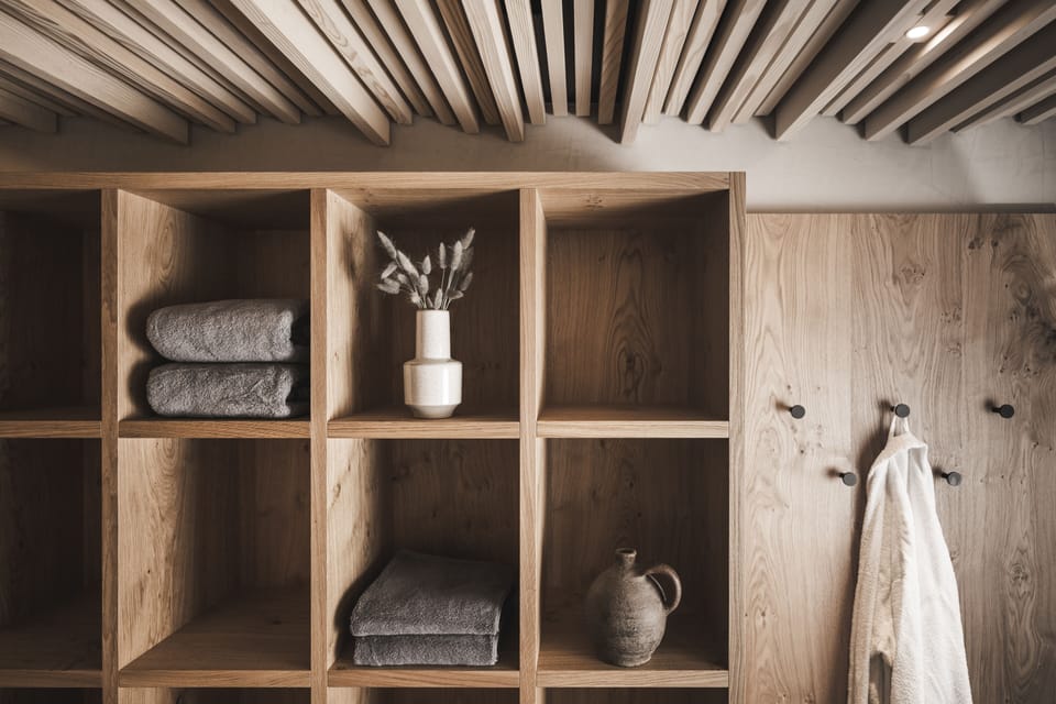 Sauna, steam room, deep-tissue massages, sports massages, massages