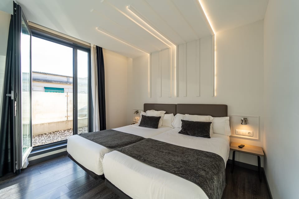 In-room safe, desk, soundproofing, free WiFi