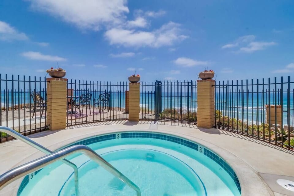 The Seacliff Hot Tub - perched above the soaring waves below.