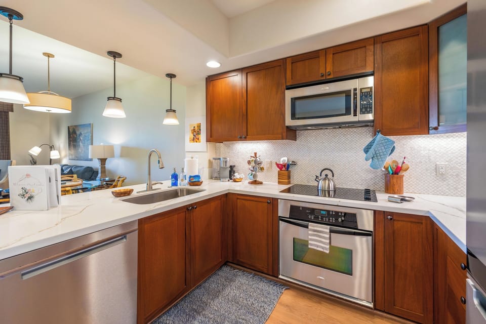 Kitchen with breakfast bar