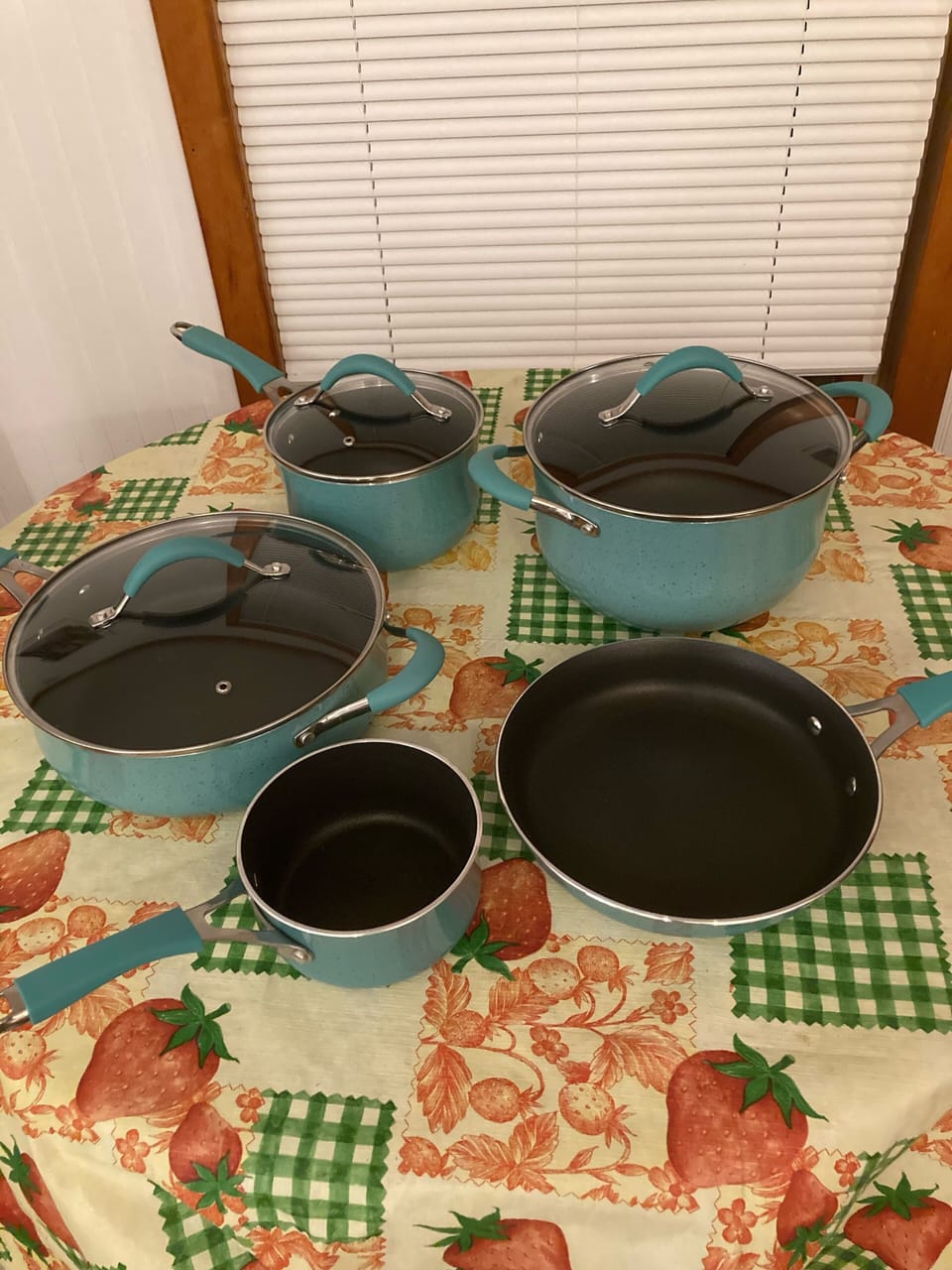 Complete pots and pan set