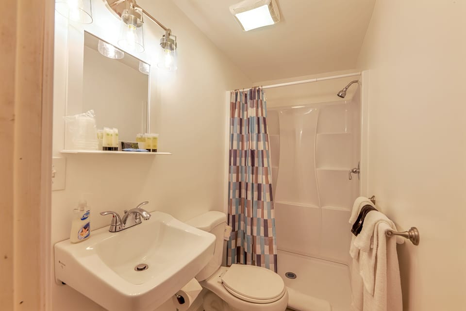 Full Bathroom