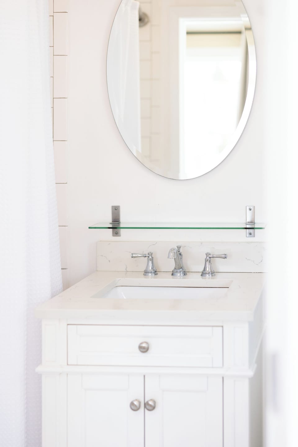 Combined shower/tub, designer toiletries, hair dryer (on request)