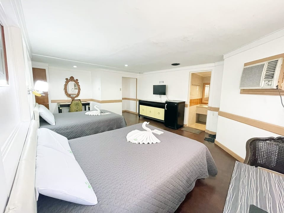 Superior Studio | Desk, laptop workspace, free WiFi