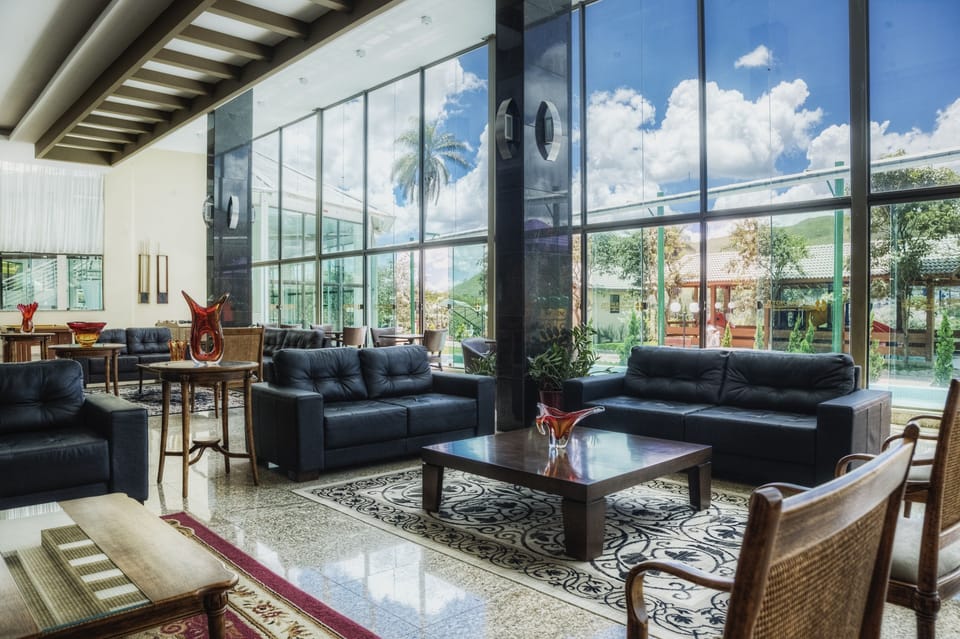 2 bars/lounges, poolside bar