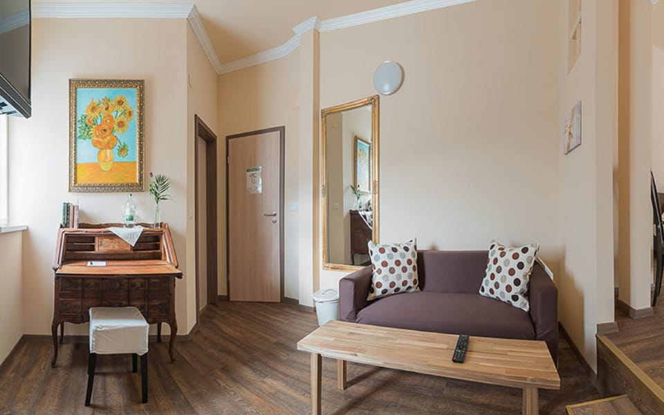 Room | Desk, free WiFi, bed sheets
