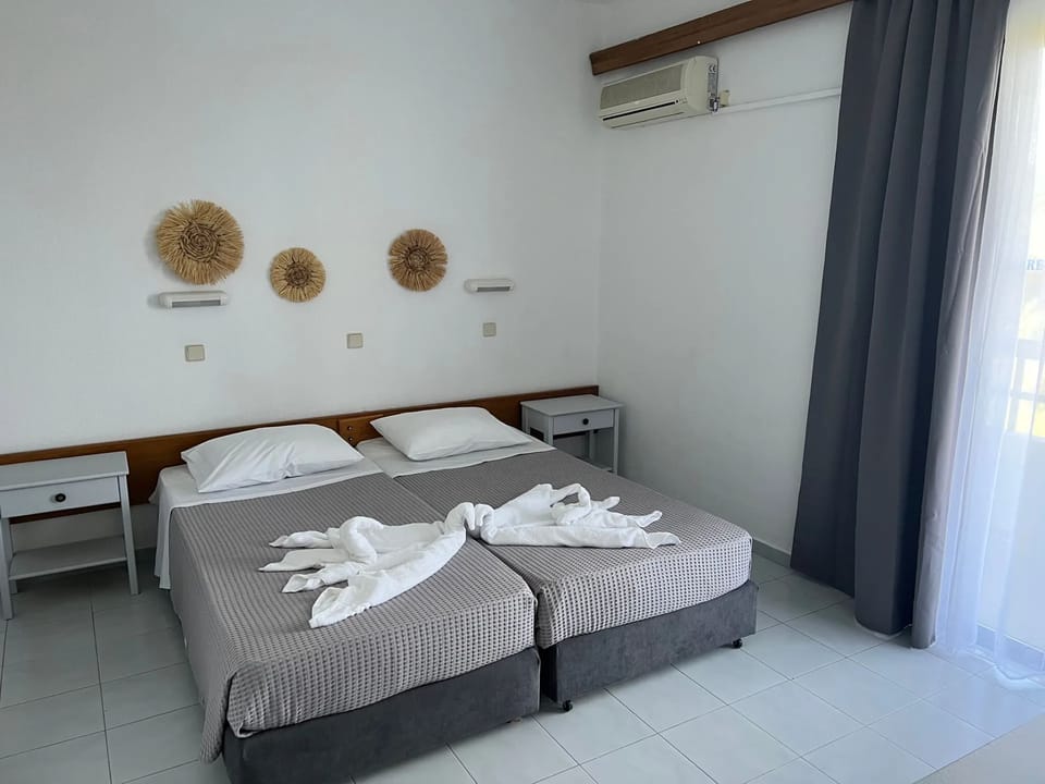Standard Studio | Free WiFi, bed sheets