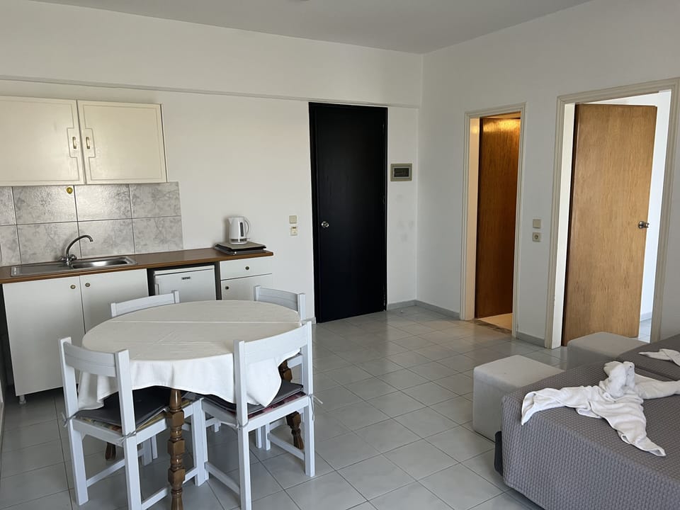 Classic Apartment | Free WiFi, bed sheets