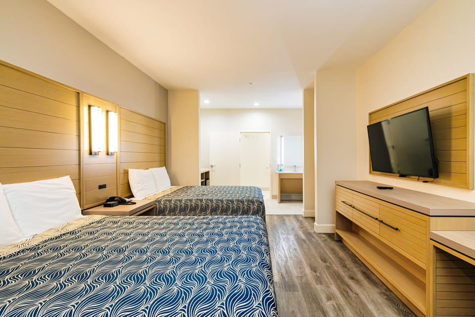 Deluxe Double Room, 2 Double Beds | Premium bedding, pillowtop beds, desk, laptop workspace