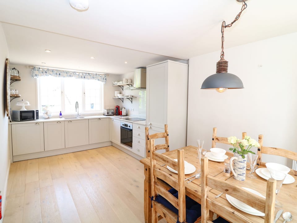Cottage | Private kitchen | Fridge, dishwasher, electric kettle, toaster
