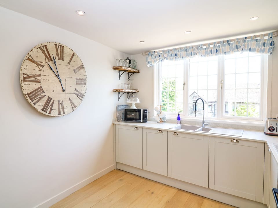 Cottage | Private kitchen | Fridge, dishwasher, electric kettle, toaster