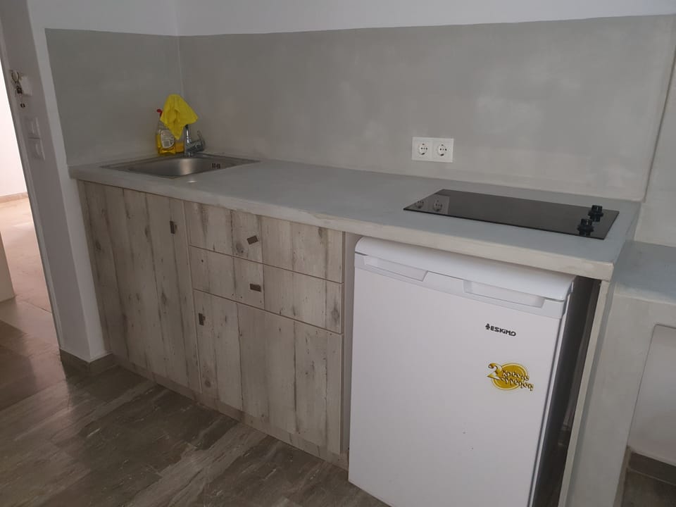 Superior Studio | Private kitchenette | Fridge, stovetop, electric kettle, cookware/dishes/utensils