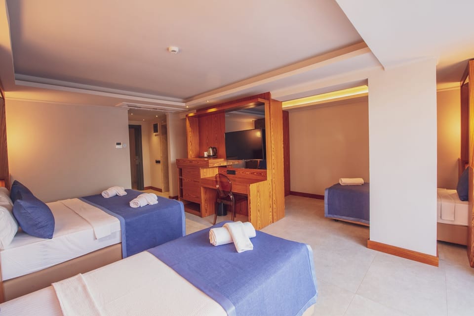Deluxe Room | Premium bedding, minibar, soundproofing, bed sheets