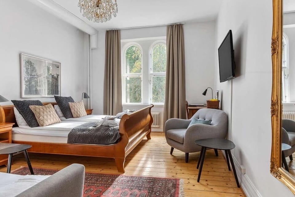 Superior Room, 1 King Bed, Non Smoking | Hypo-allergenic bedding, in-room safe, individually decorated