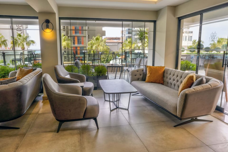 Lobby lounge