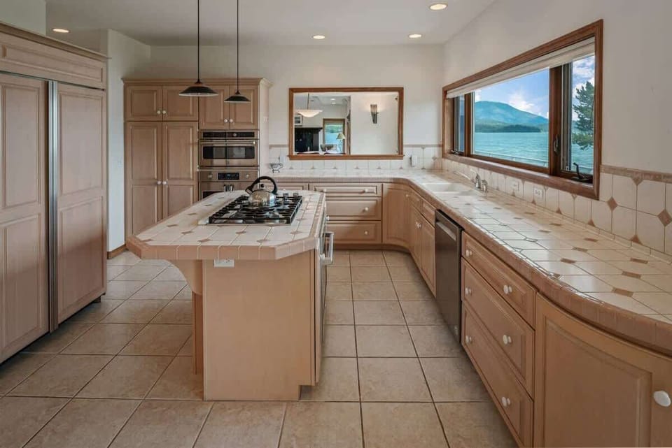 Plenty of kitchen storage. 