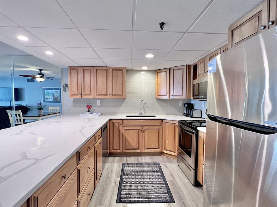 Custom Kitchen - Quartz Countertops