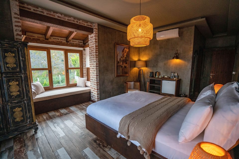 Deluxe Double Room | Premium bedding, pillowtop beds, free minibar items, in-room safe