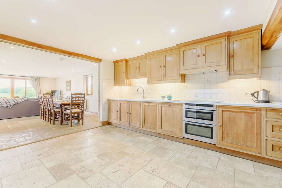 Owls Roost Kitchen - StayCotswold
