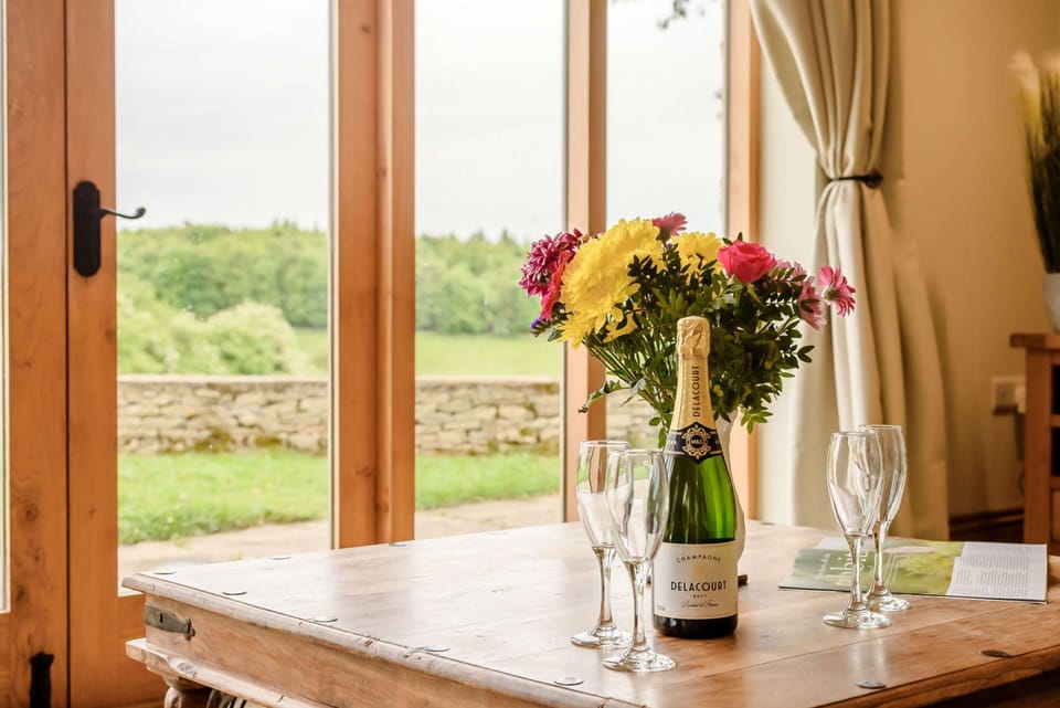 Owls Roost Sun Room - StayCotswold