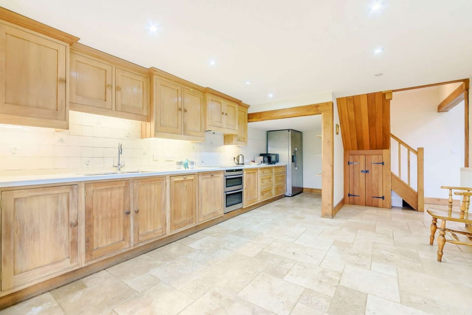 Owls Roost Kitchen - StayCotswold