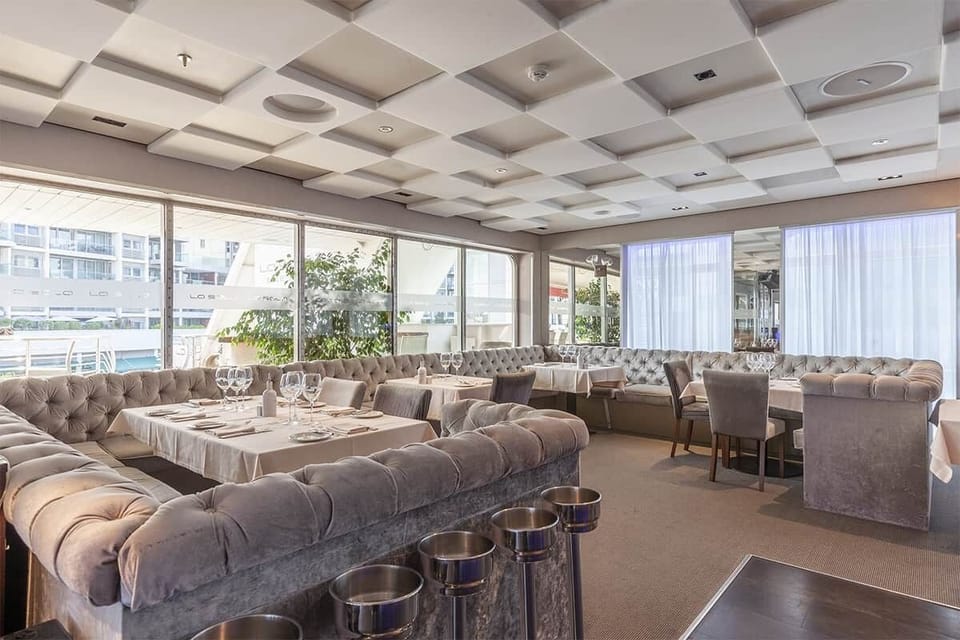 2 restaurants; breakfast, lunch, dinner, and brunch served