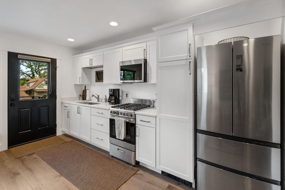 Full kitchen except there is NO dishwasher.