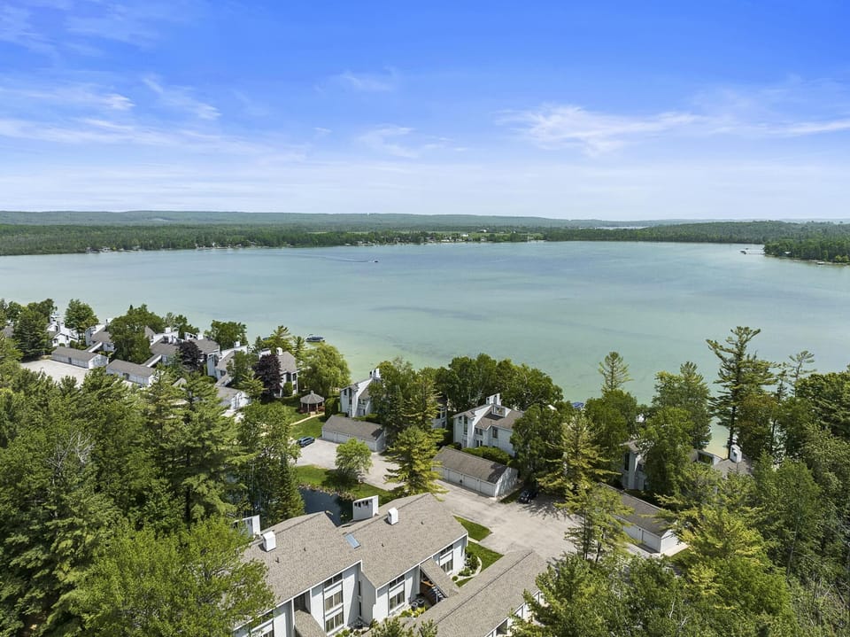 Lakeside Club