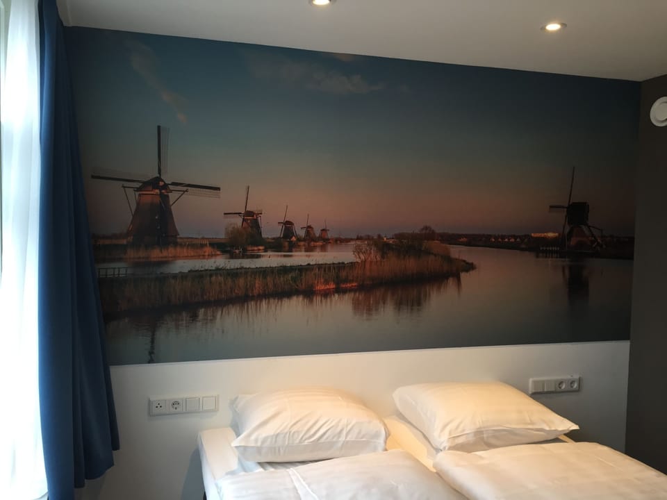 Double Room | In-room safe, desk, free cribs/infant beds, free WiFi
