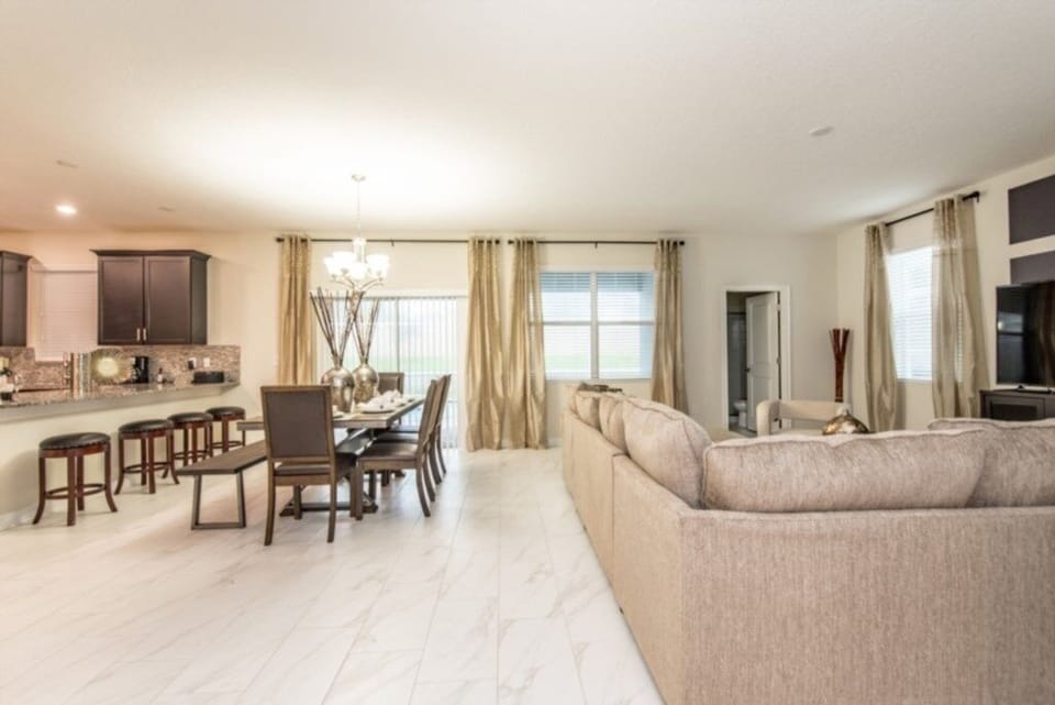 Villa, 6 Bedrooms | Living room | LCD TV