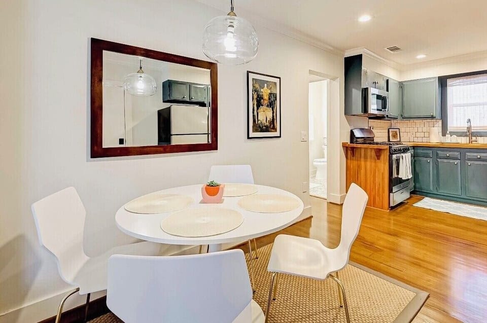 Breakfast table 