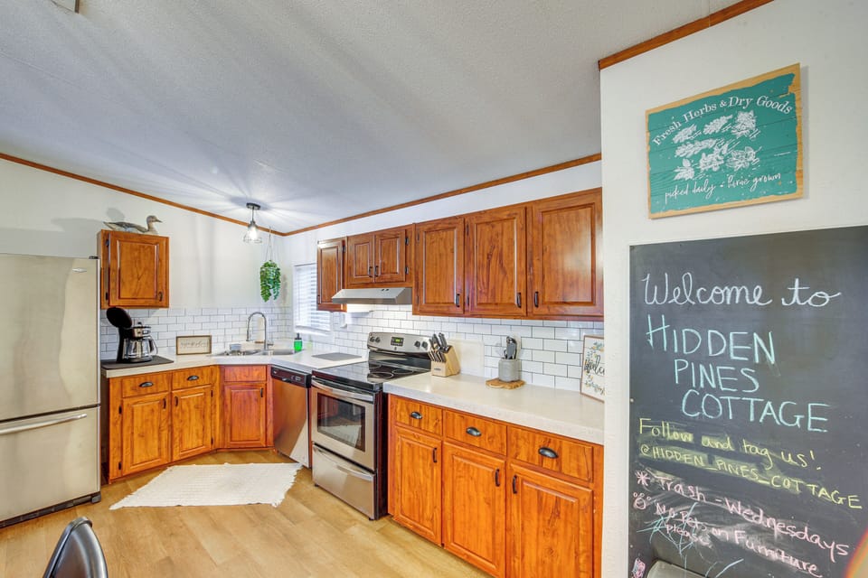 Kitchen | Basic Cooking Essentials Provided | Dishwasher | Drip Coffee Maker