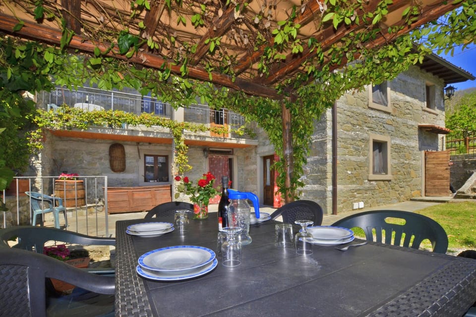 Family House, 3 Bedrooms, Balcony (Casa Le Meriche) | Outdoor dining