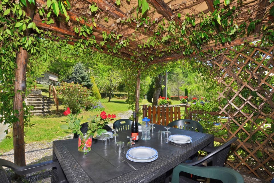 Family House, Multiple Bedrooms (Casa Le Meriche) | Outdoor dining