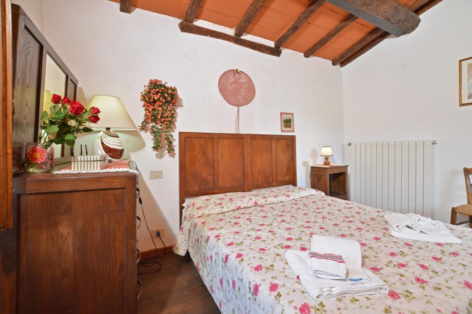 Family House, Multiple Bedrooms (Casa Le Meriche) | 3 bedrooms, free WiFi, bed sheets