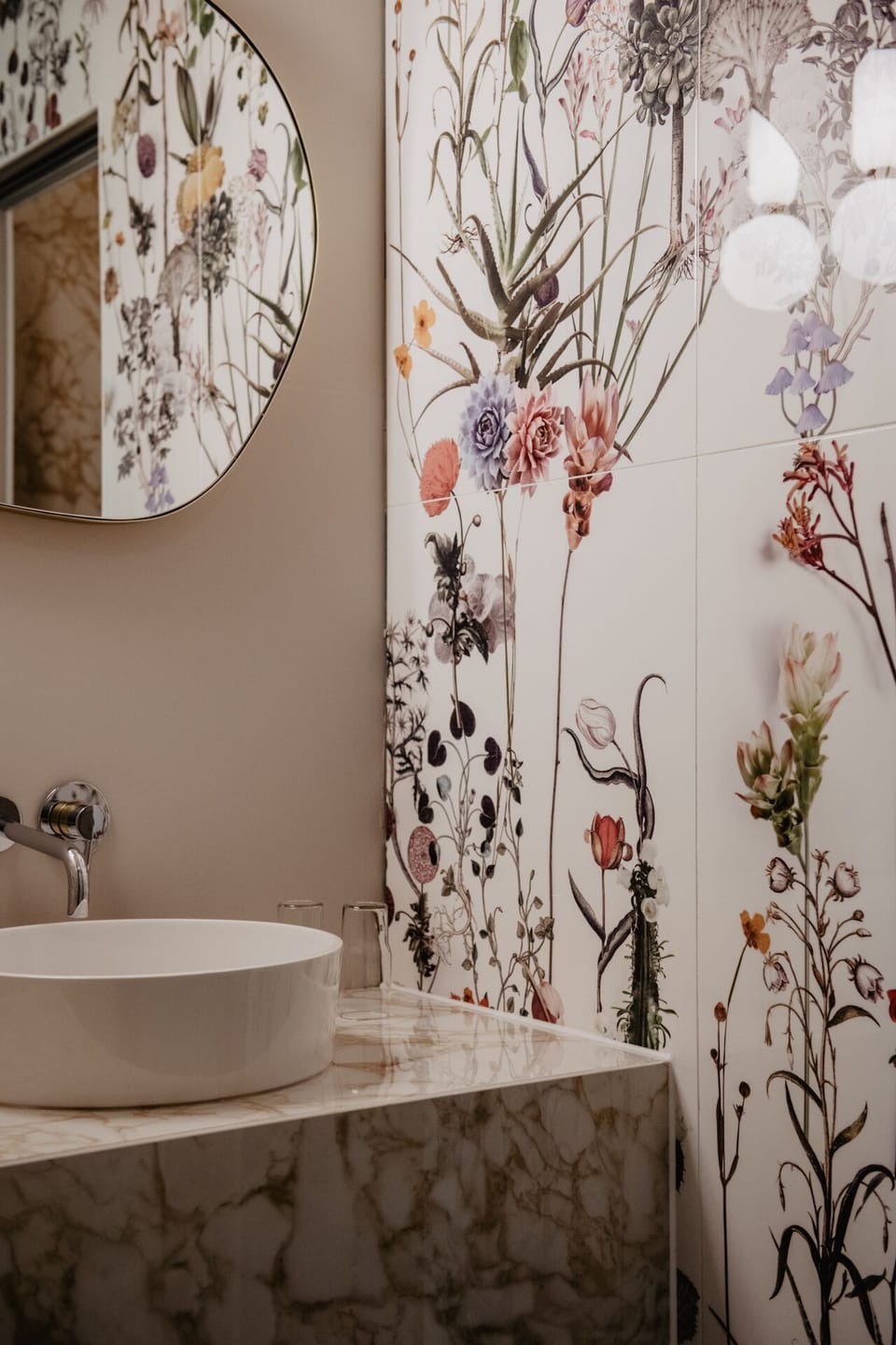Honeymoon Suite | Bathroom | Shower, towels, soap, shampoo