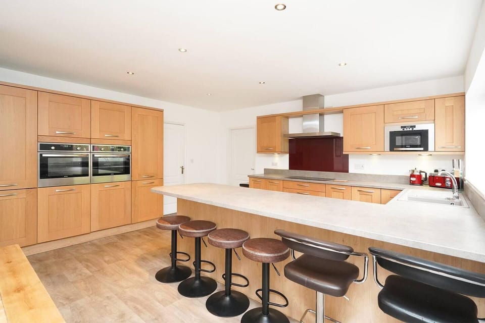 House | Private kitchen | Fridge, microwave, oven, stovetop