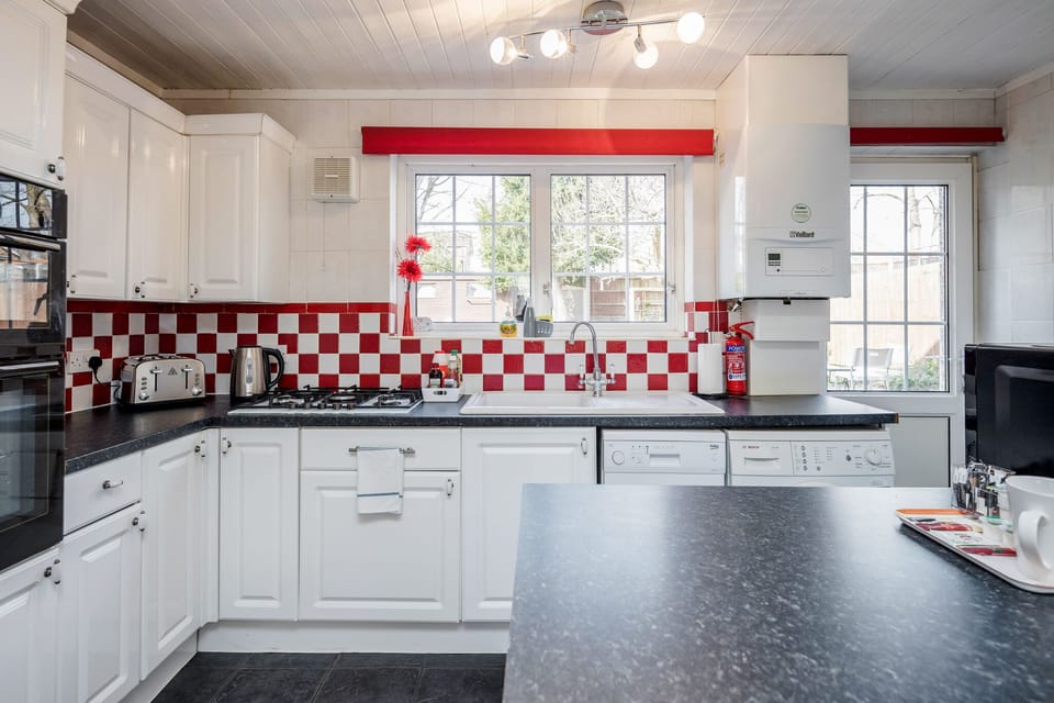 Deluxe Apartment, Private Bathroom (41WS ) | Shared kitchen