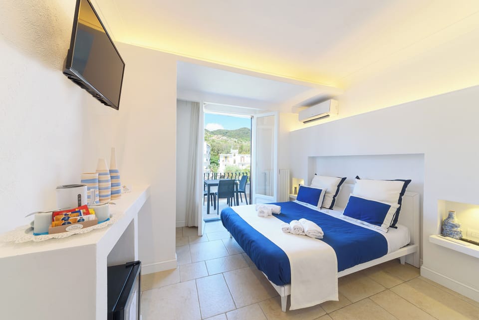 Superior Double Room | Minibar, in-room safe, cribs/infant beds, rollaway beds