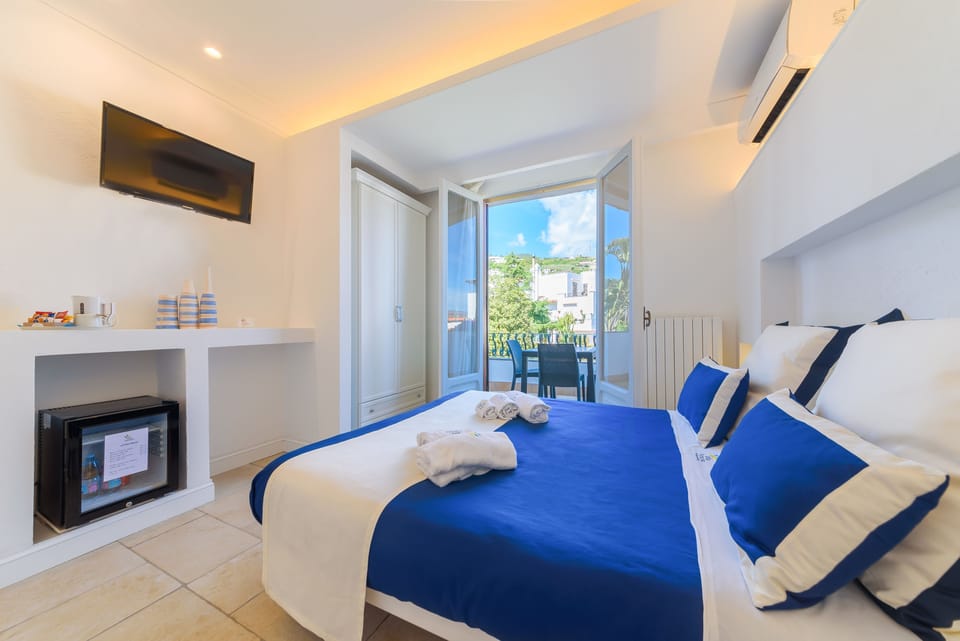 Superior Double Room | Minibar, in-room safe, cribs/infant beds, rollaway beds