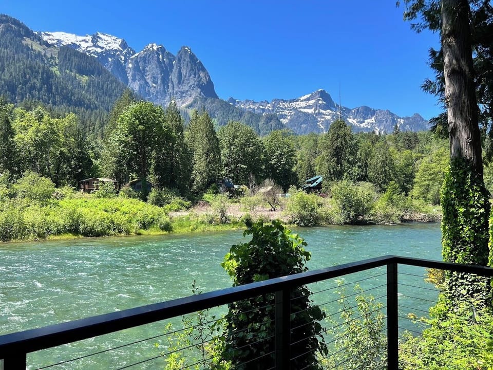 Gorgeous view of the Cascade Mountains