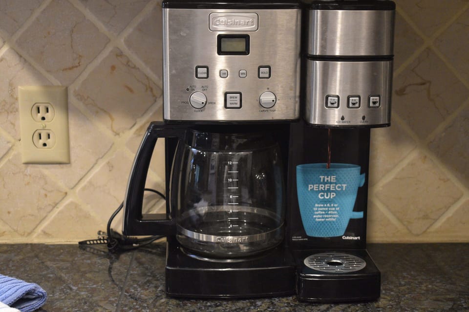 Regular drip coffee maker with a select-a-size option
