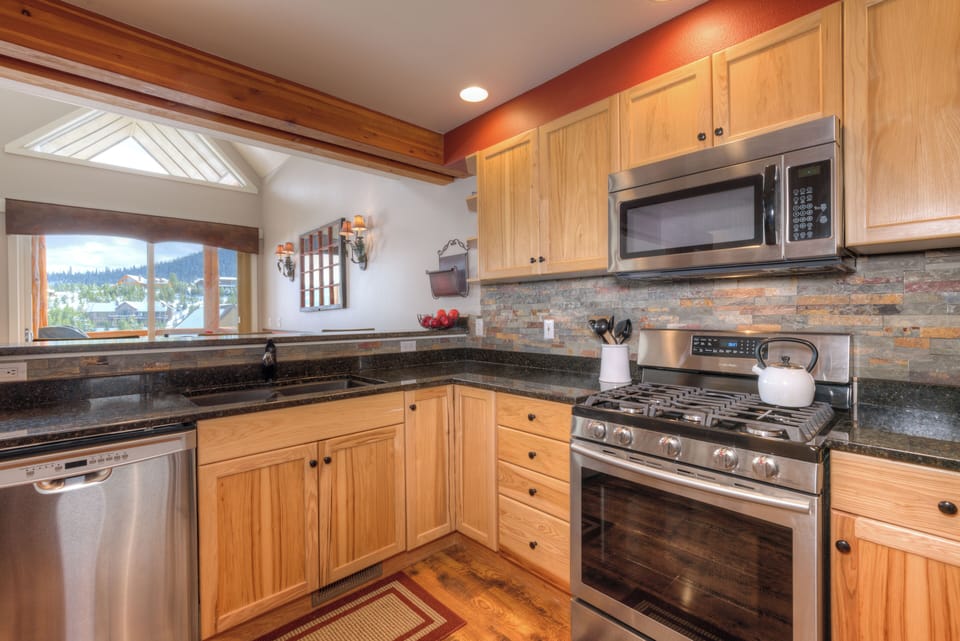 Enjoy the ample counter space | Main Level
