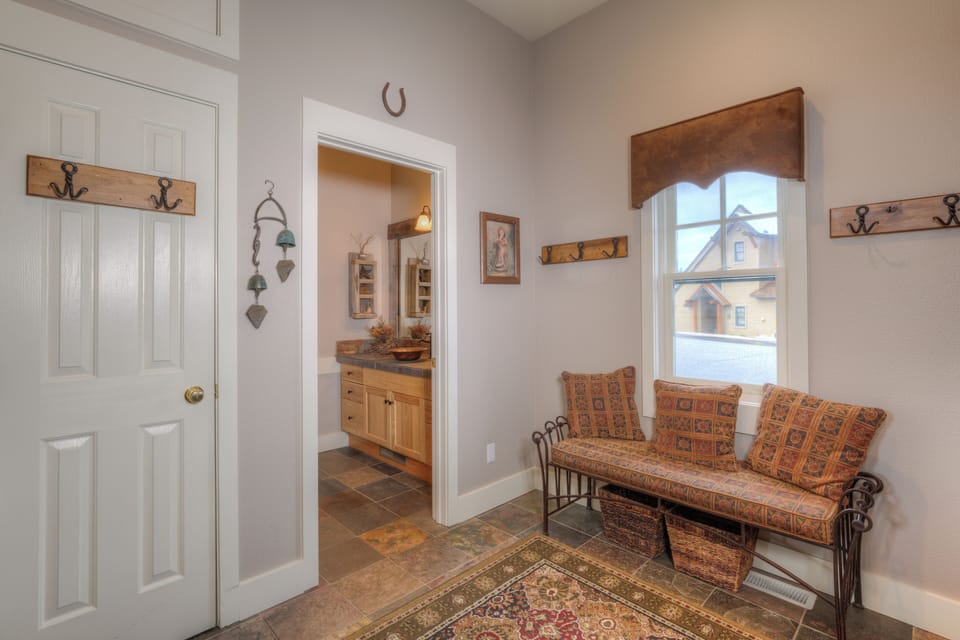 Entryway | Lower Level