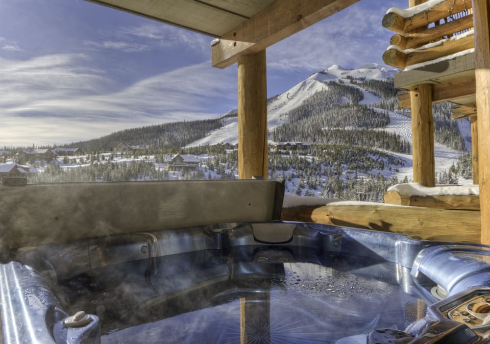 Enjoy the relaxing hot tub | Exterior