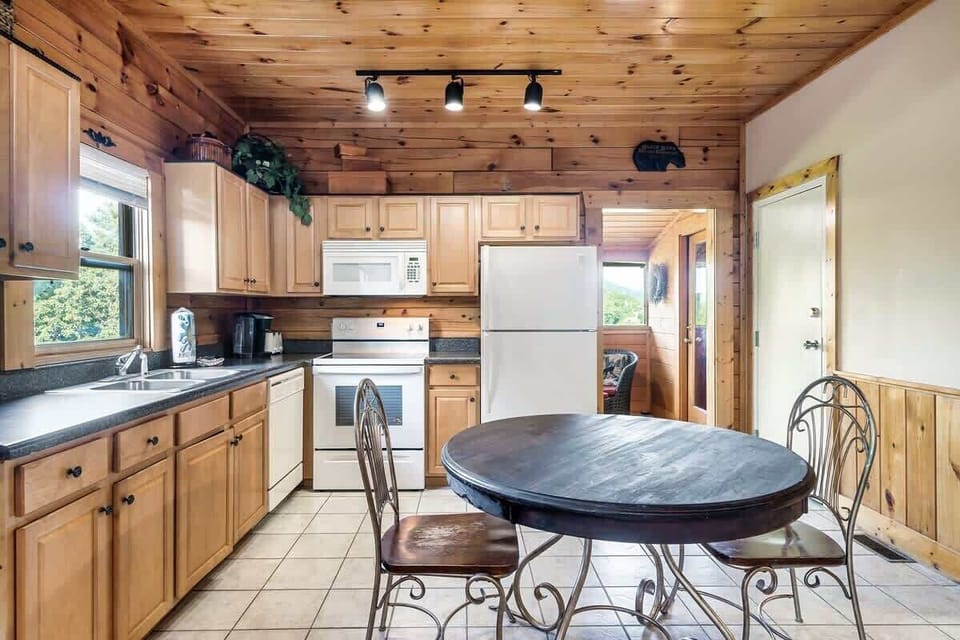 Sunday brunch vibes in our cozy kitchen! Loving the rustic dining table and chairs that add a touch of charm to this space.
