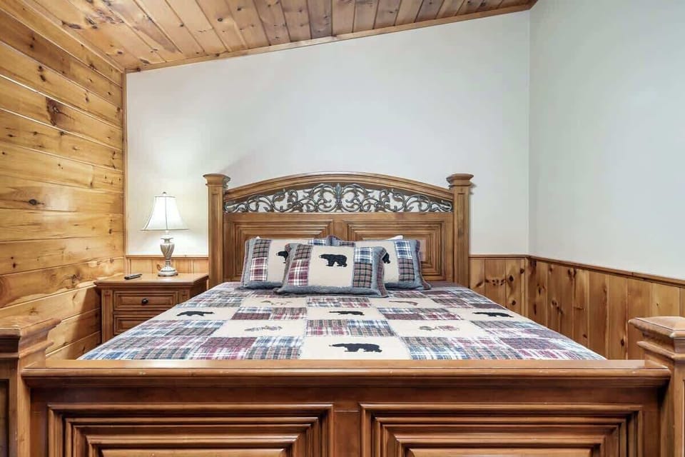 Fresh linens and a comfortable bed await you for the perfect night's sleep. Who's ready to book their stay? 