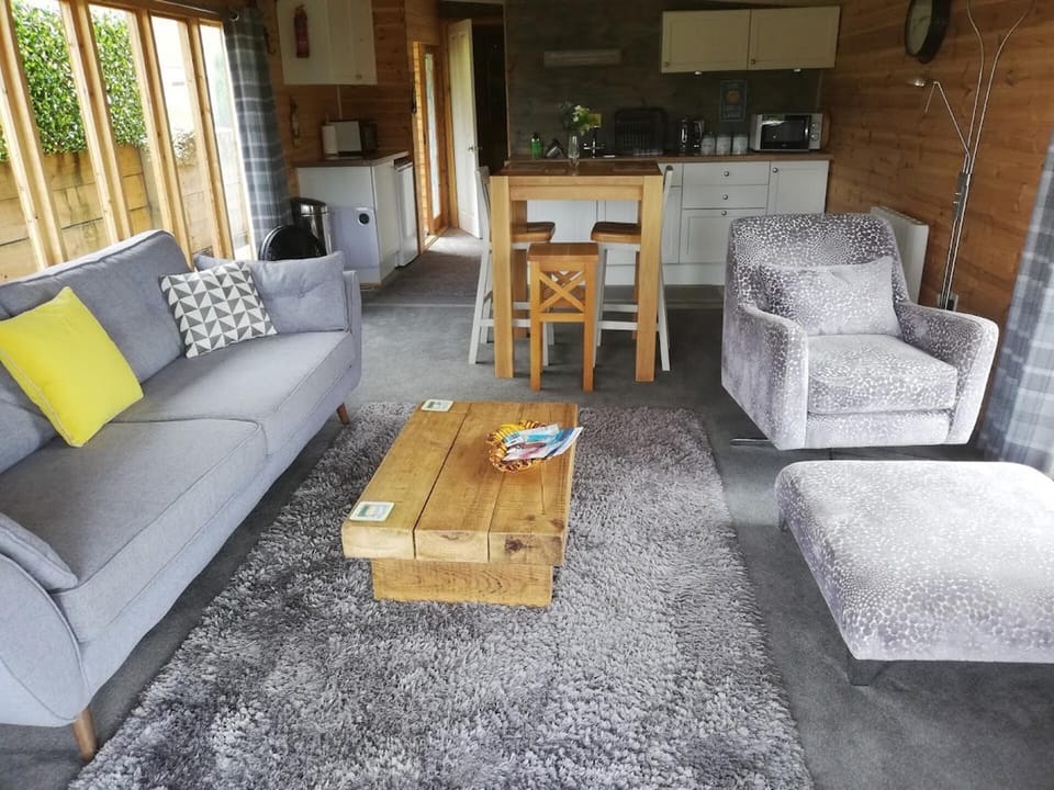 Cottage | Living room | TV