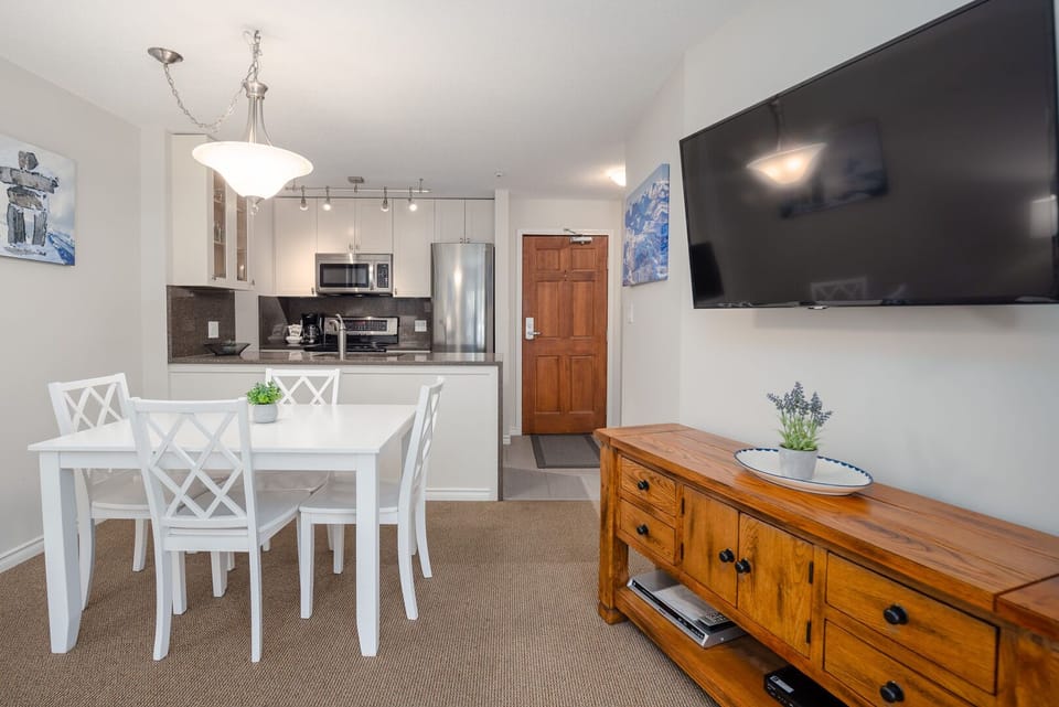 Dine with ease in this bright and open space.